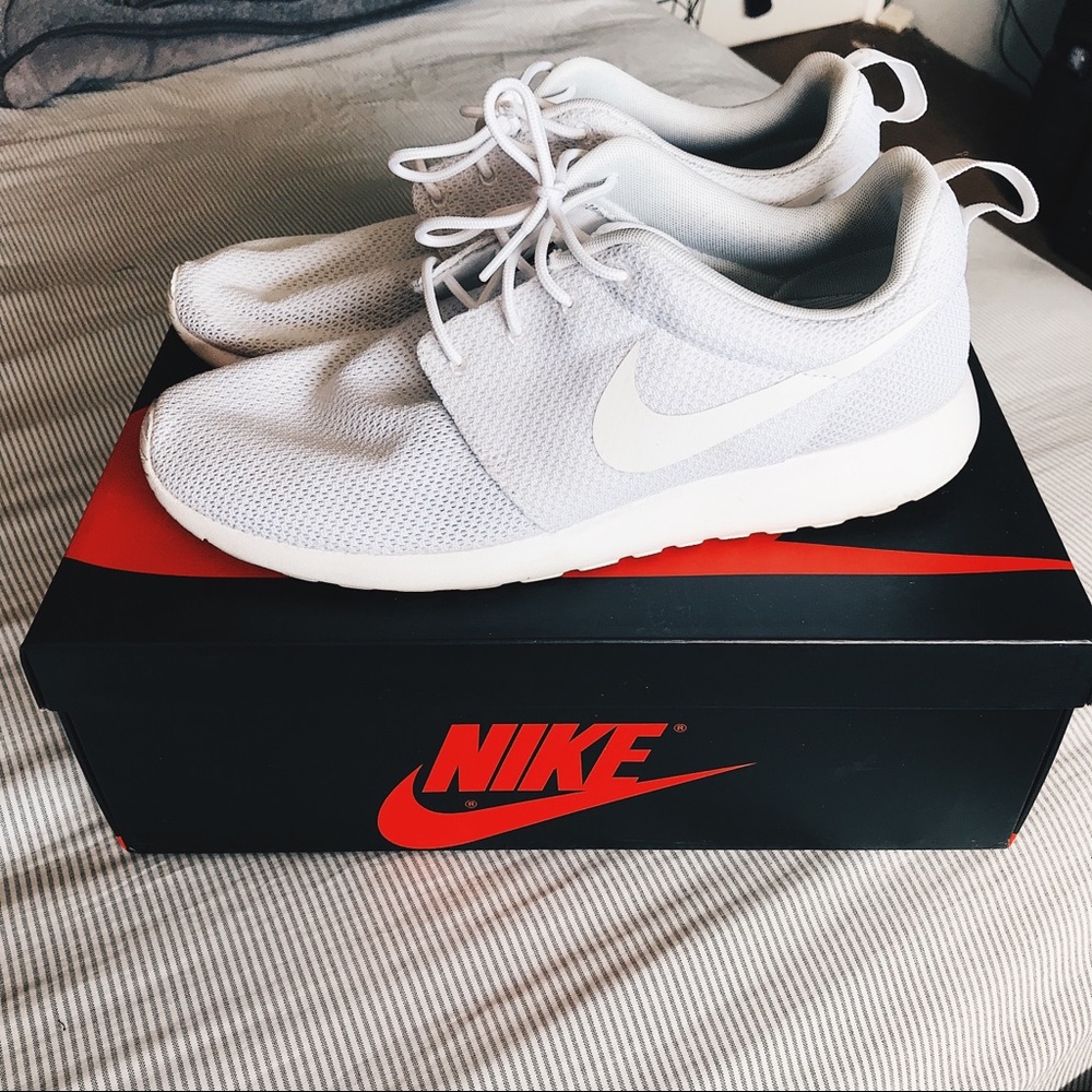 Nike Roshe Run “Triple white”